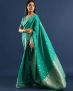 Women Printed Saree with Contrast Border - Image 5